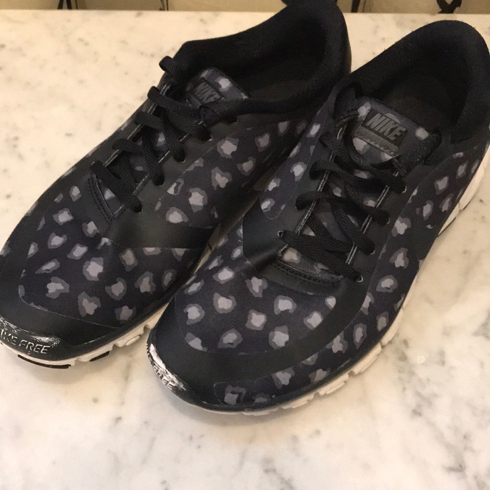Nike Free 5.0 size 9.5 animal print